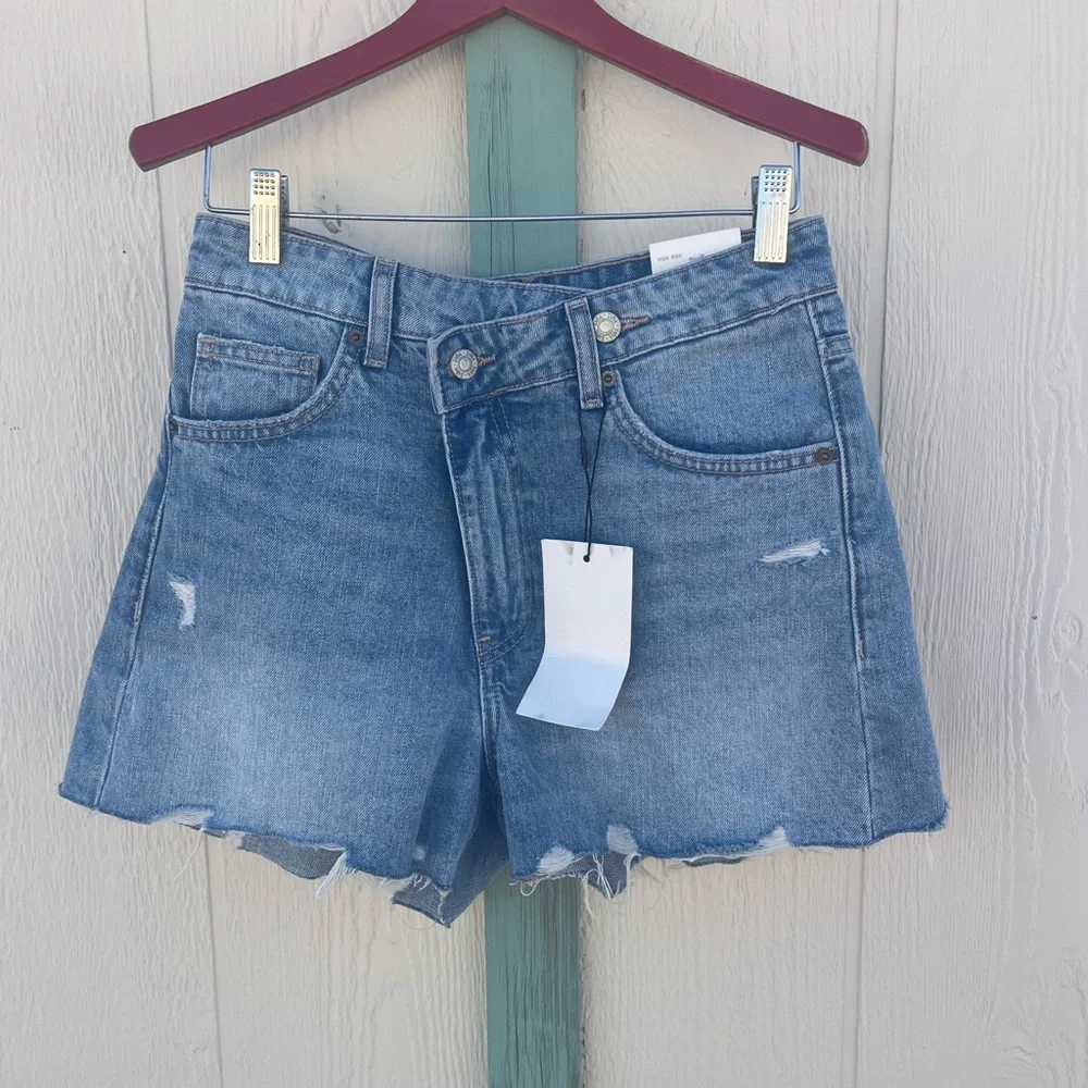 Zara Crossed Waist High Rise Mom Fit BermudaShorts Distressed‎ Size 4